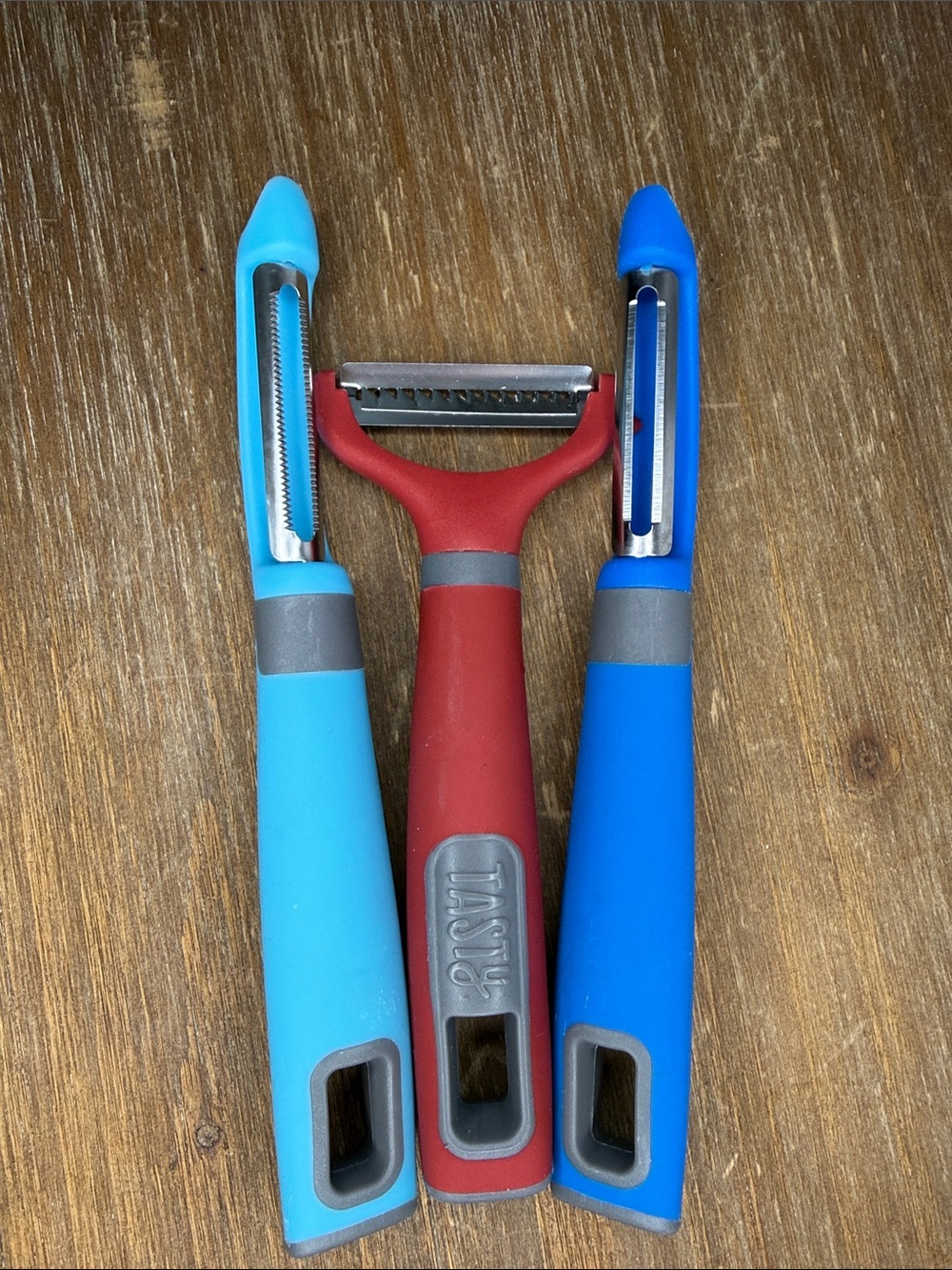 TASTY 3 Piece Vegetable Fruit Peeler Set